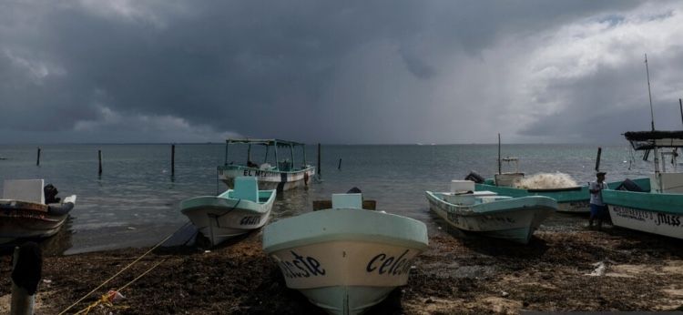 Delta se degrada a huracán categoría 1 en el Golfo de México 