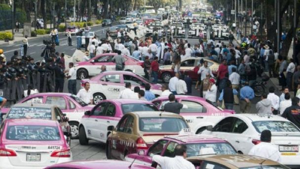 Taxistas colapsan vialidades de CDMX y Edoméx