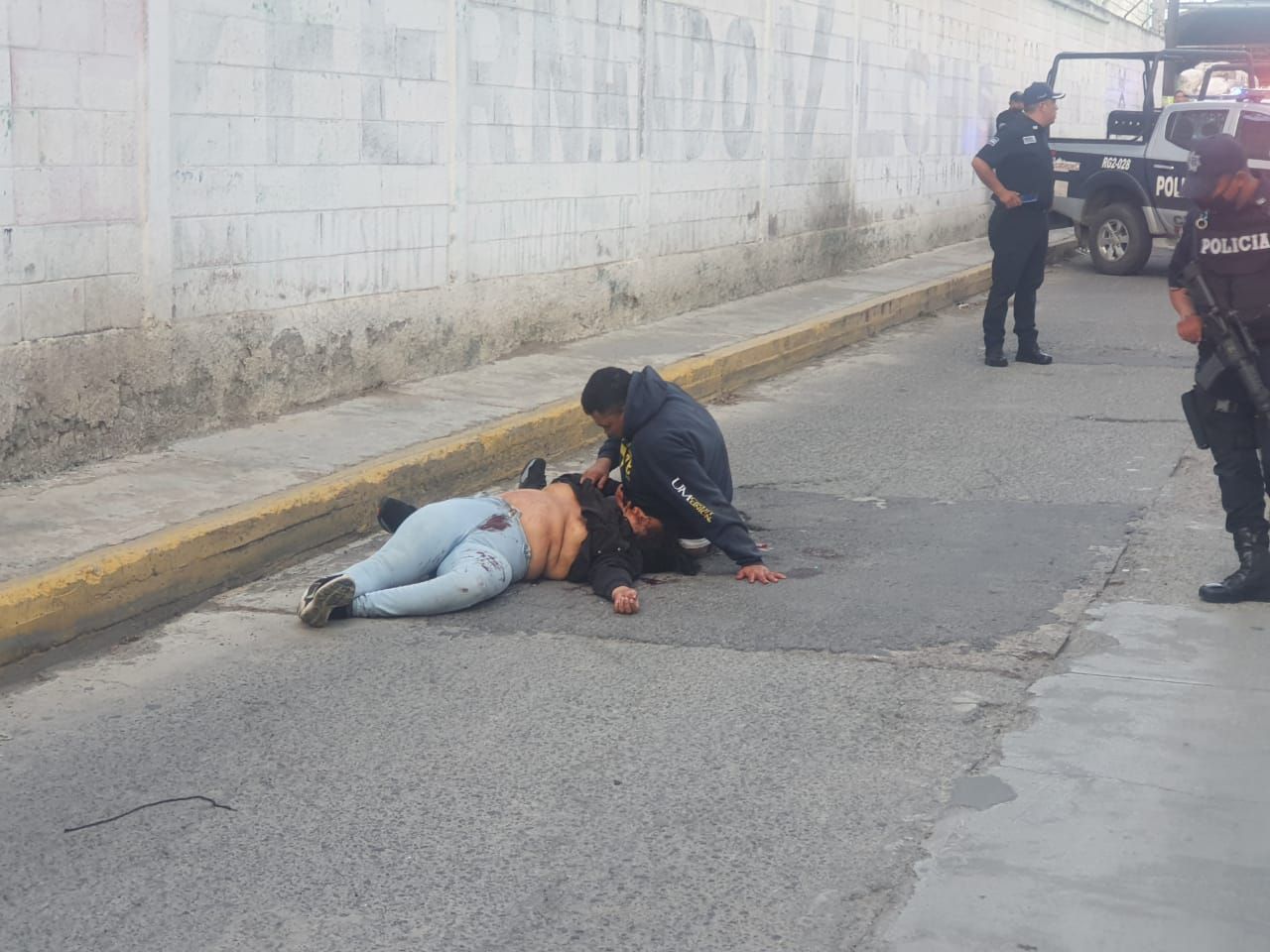 #Matan a una mujer en calles de Ecatepec, su pareja herido