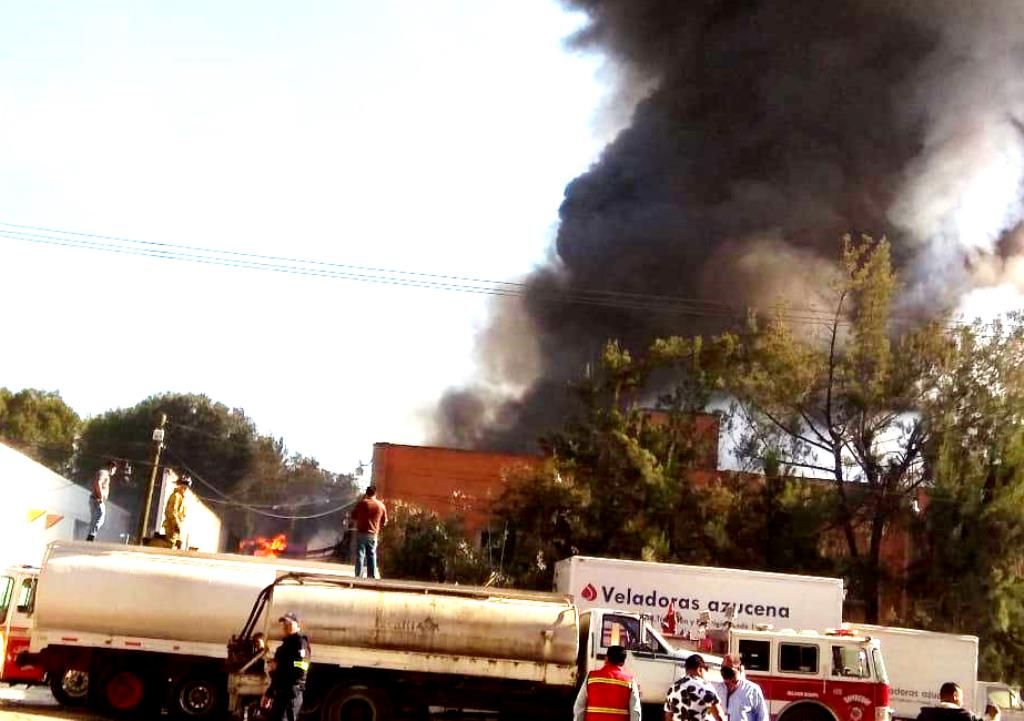 Equipos de emergencia y seguridad atienden incendio en Cuautitlán Izcalli