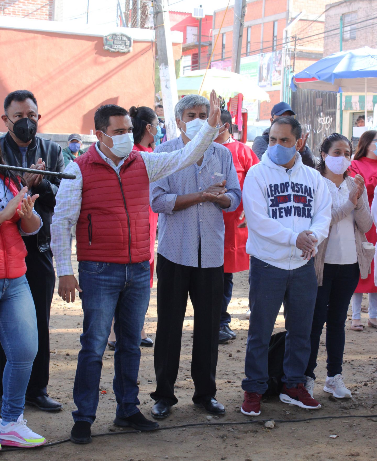 #Con brigadas médicas el gobierno de Chimalhuacán revisa a la población del Barrio Xochiaca para detectar casos de coronavirus
