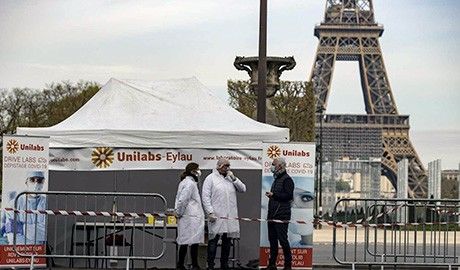 Decreta Francia nuevo aislamiento, tras duplicar contagios en sólo 15 días