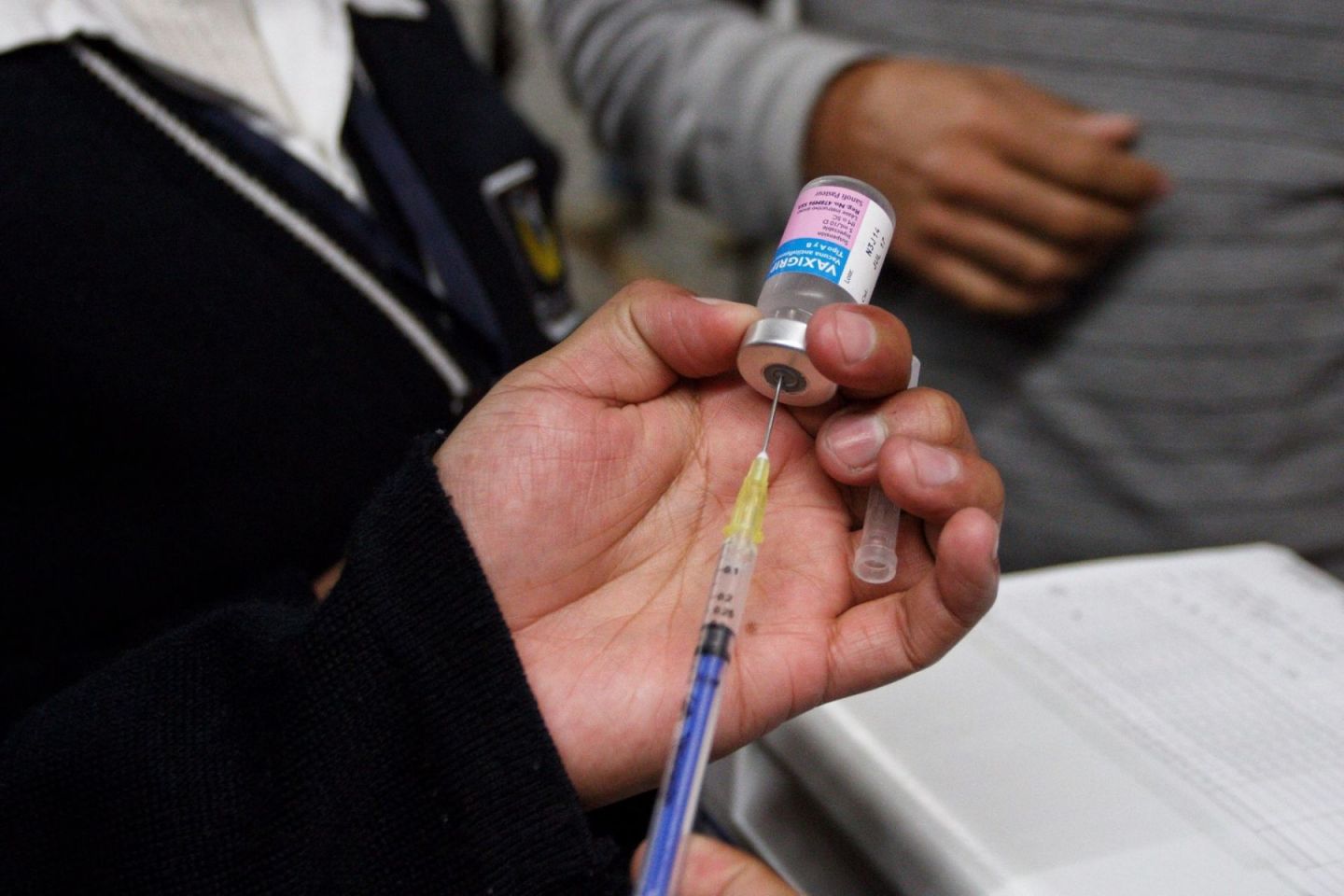 Las pruebas de la vacuna anticovid ya tienen ruta de aplicación, pero no fecha