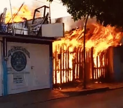 Incendio de una maderería causa pánico en el Centro de Chilpancingo