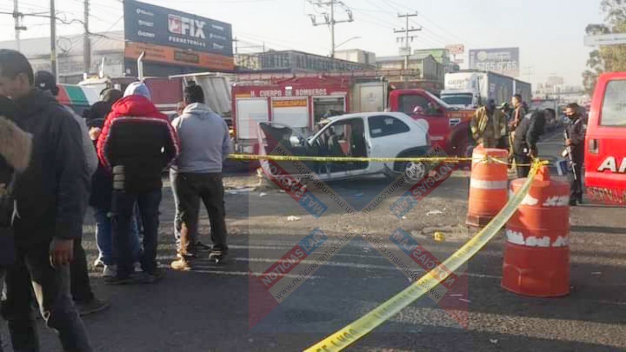 Una mujer murió y tres hombres más resultaron  heridos tras chocar en el vehículo en el viajaban sobre Texcoco-Los Reyes