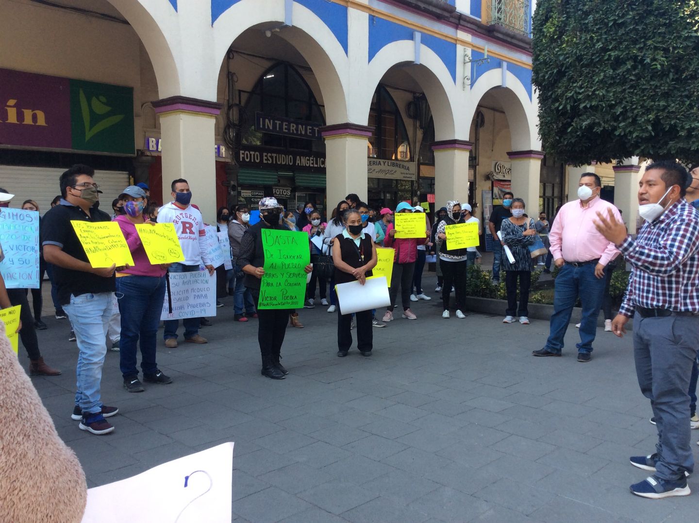 Con cadena humana en Texcoco, ciudadanos se manifiestan en contra del PEF 2021