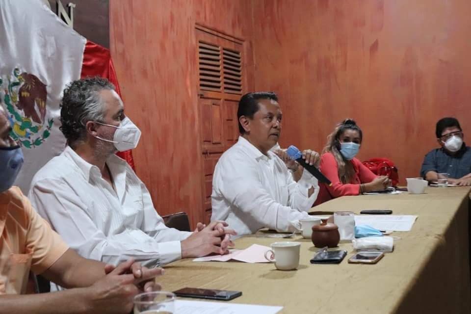Se reúne Pablo Amílcar Sandoval con empresarios Taxqueños