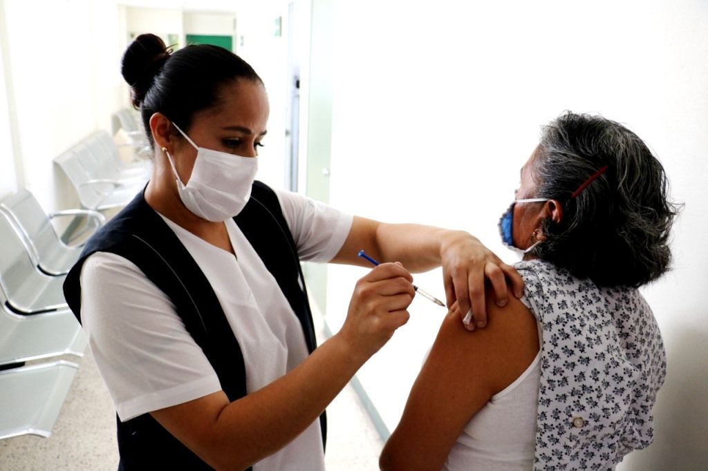 Salud del Estado de México reporta avance del 50 por ciento en vacunación contra la influenza