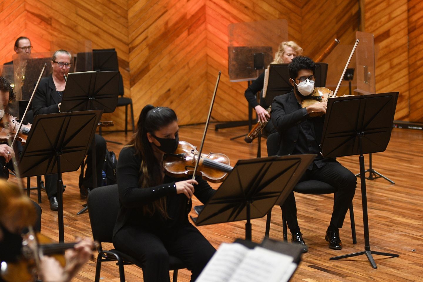 Sube al podio de la orquesta sinfónica del Estafó de Mexico, Cabriela Díaz Alatriste 