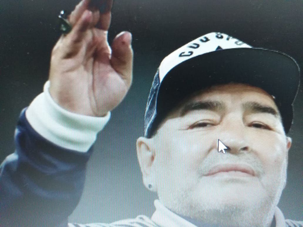 #Muere el astro del fútbol mundial, el  argentino Armando Maradona