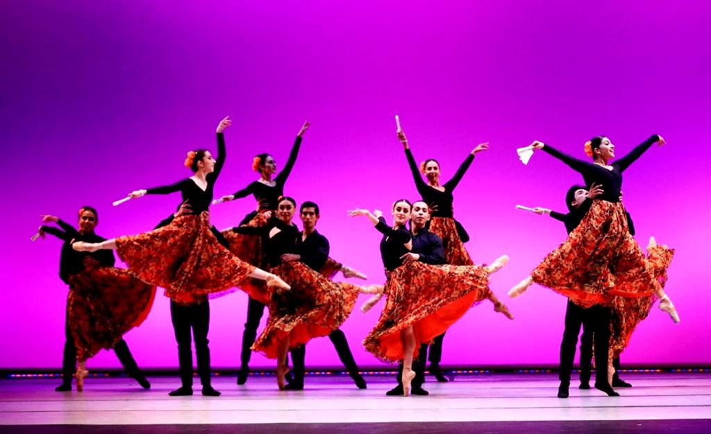 La compañía de danza del Edoméx presenta su espectáculo ’Movimiento entre líneas’ en el CCMB