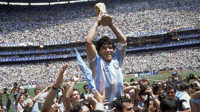 Adiós al "Pelusa"; muere Maradona