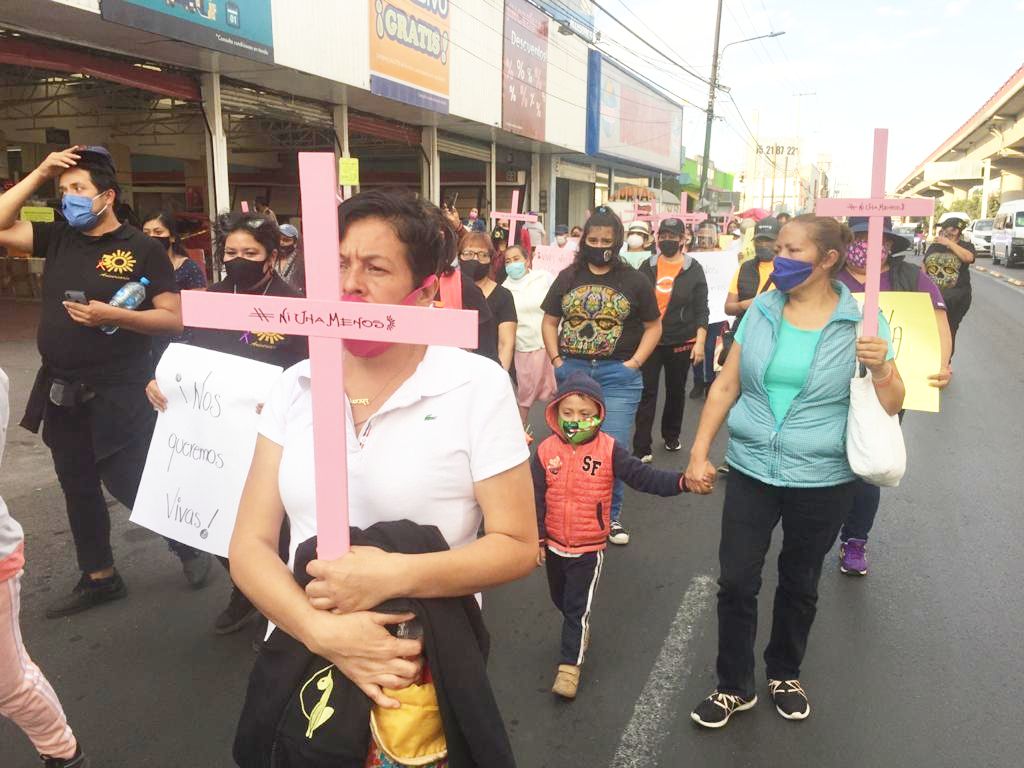 Mujeres marchan para exigir alto a los feminicidios en el Edomex 