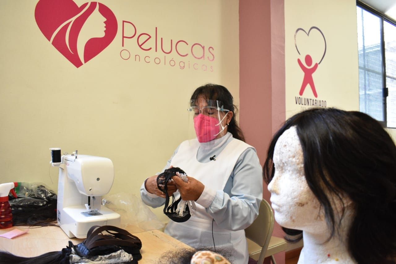 Voluntariado del ISEM entrega 150 pelucas oncologicas