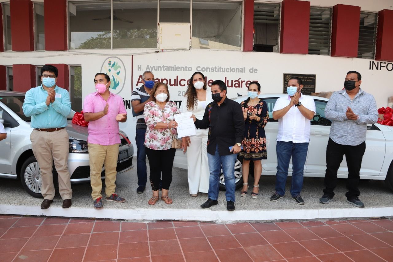Cumple Gobierno de Acapulco y entrega los tres automóviles a ganadores del ’Sorteo Predial 2020’ 