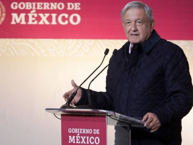López Obrador pide a estados y municipios cobrar impuestos
