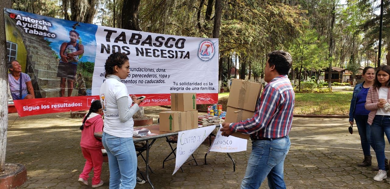 #Familias campesinas del movimiento Antorchista  apoyan a hermanos de clase de Tabasco que perdieron su patrimonio por las inundaciones