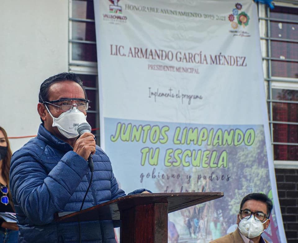 Edil, de Valle Chalco  Armando García pone en marcha  programa ’juntos limpiando tu escuela’