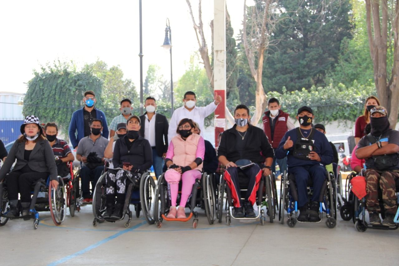 Samuel Ríos Reglado #entrego sillas de ruedas: se solidariza con gente #discapacitada de la colonia Santa Rosa 