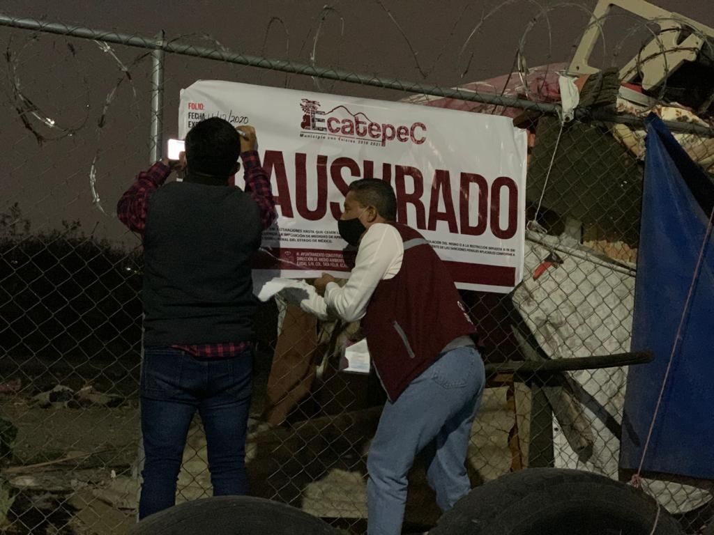 Autoridades de Ecatepec #suspenden tiradero de basura clandestino y #aseguran carretas, maquinaria y animales maltratados 