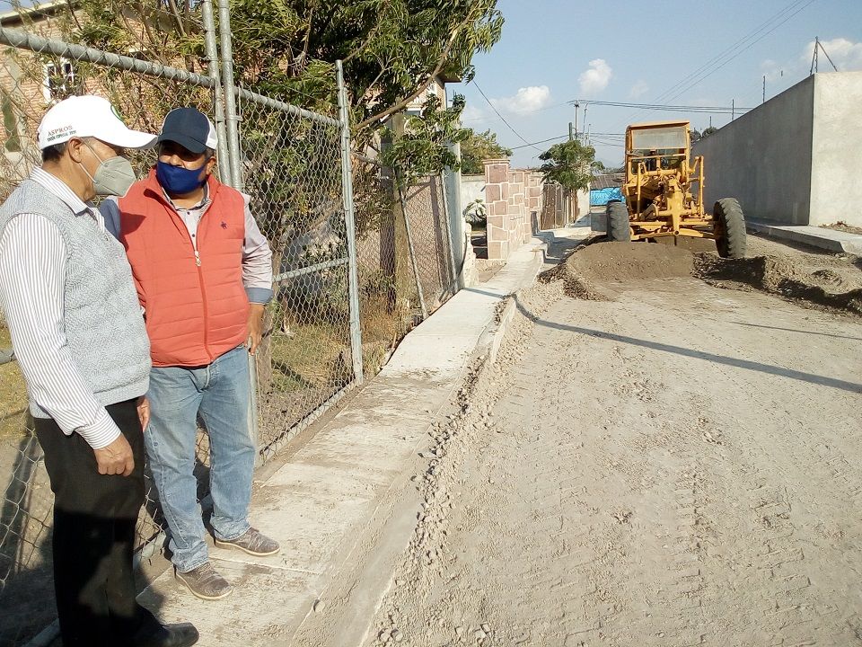 Alcalde Miguel Aguirre supervisa avance de obras de infraestructura