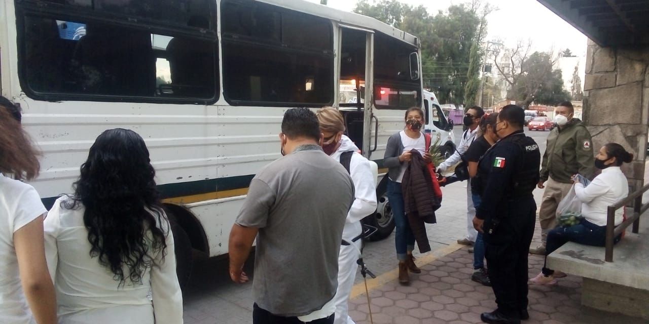 Autoridades de Chiautla aplican medidas sanitarias al transporte público