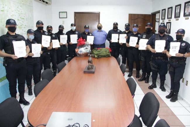 En Colima entregan reconocimientos a mujeres y hombres policías
