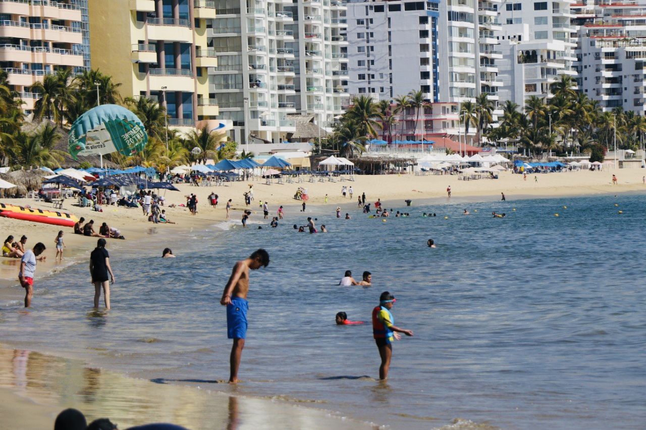 Alcanza Acapulco ocupación hotelera de 29.7%; refuerza Gobierno Municipal operativos sanitarios en playas y franja turística 