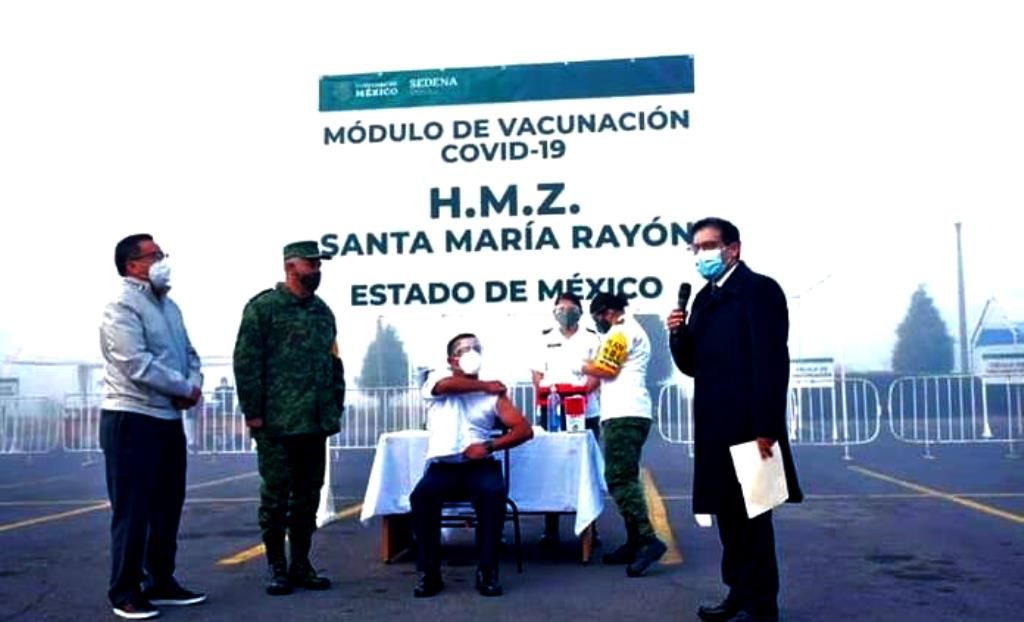 Las 975 dosis que fueron entregadas al Estado de México se aplicaron de manera exitosa a personal de ISEM, IMSS, ISSSTE, PEMEX, SEDENA y SEMAR.