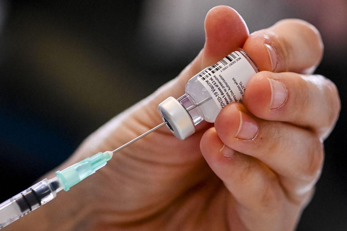 Sancionarán a director de hospital que usó influencias para vacunar a su familia en Edomex
