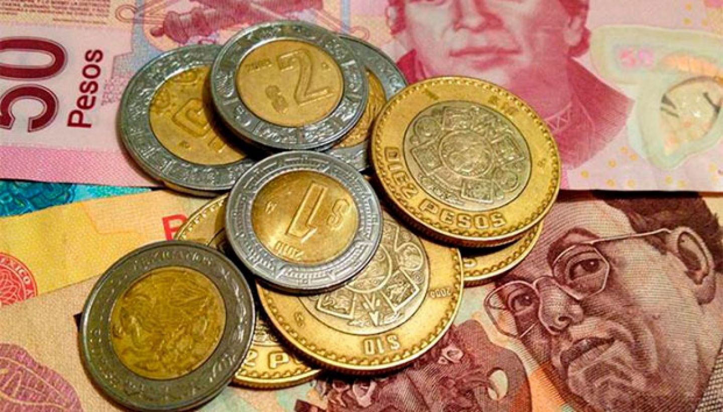 Peso mexicano tiene en 2020 su primera pérdida frente al dólar desde 2016
