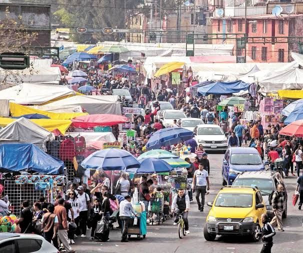 Más de Un millón de ambulantes en CDMX son vistos como votos por Morena en 2021  