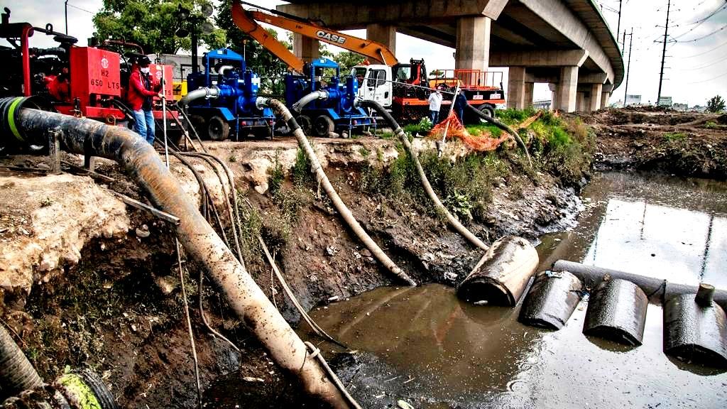 La CAEM desazolva más de mil kilómetros de redes de drenaje, cauces y barrancas en 2020