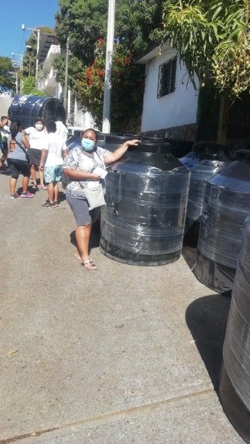Entrega Alain Rodríguez Serrano apoyos en la zona poniente de Acapulco
