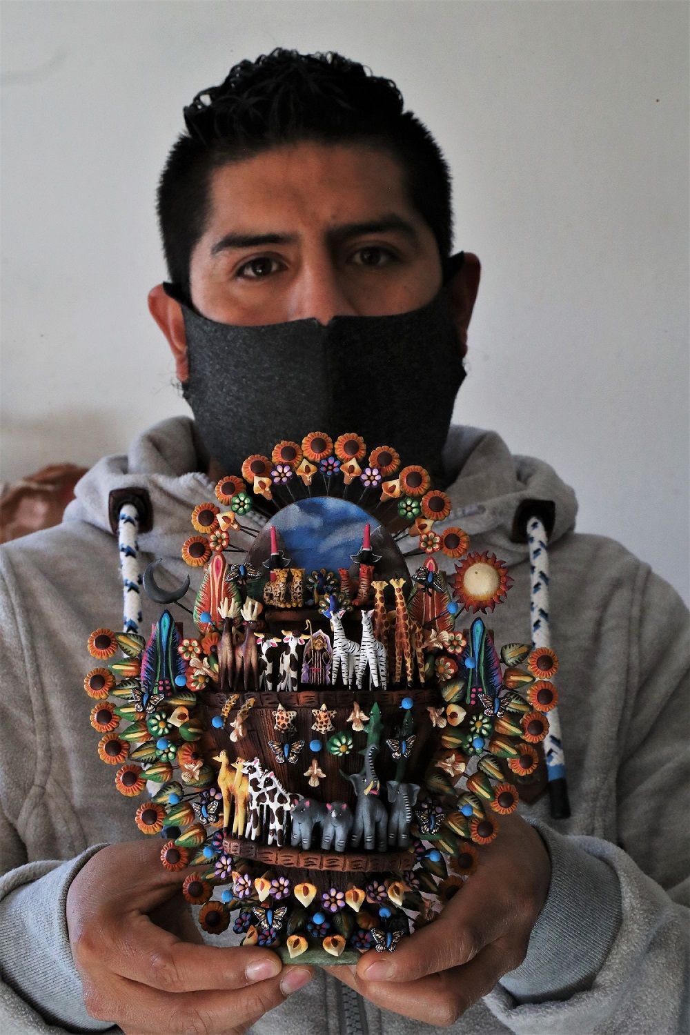  Recibe Martín Díaz Manjarréz galardón ’Tonalteca’ por su obra ’Catrinas Mexicanas’