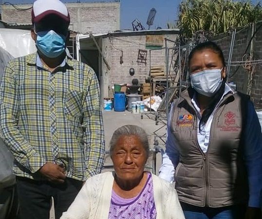 Autoridades de Tepetlaoxtoc apoyan a personas vulnerables