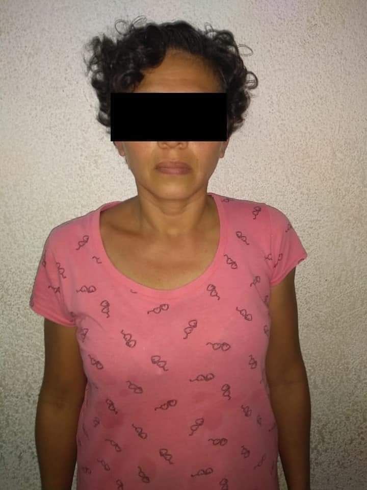 A la cárcel mujer acusada por el presunto delito de prostitucion y violacion en contra de su misma hija en Juchitan, Oaxaca 
