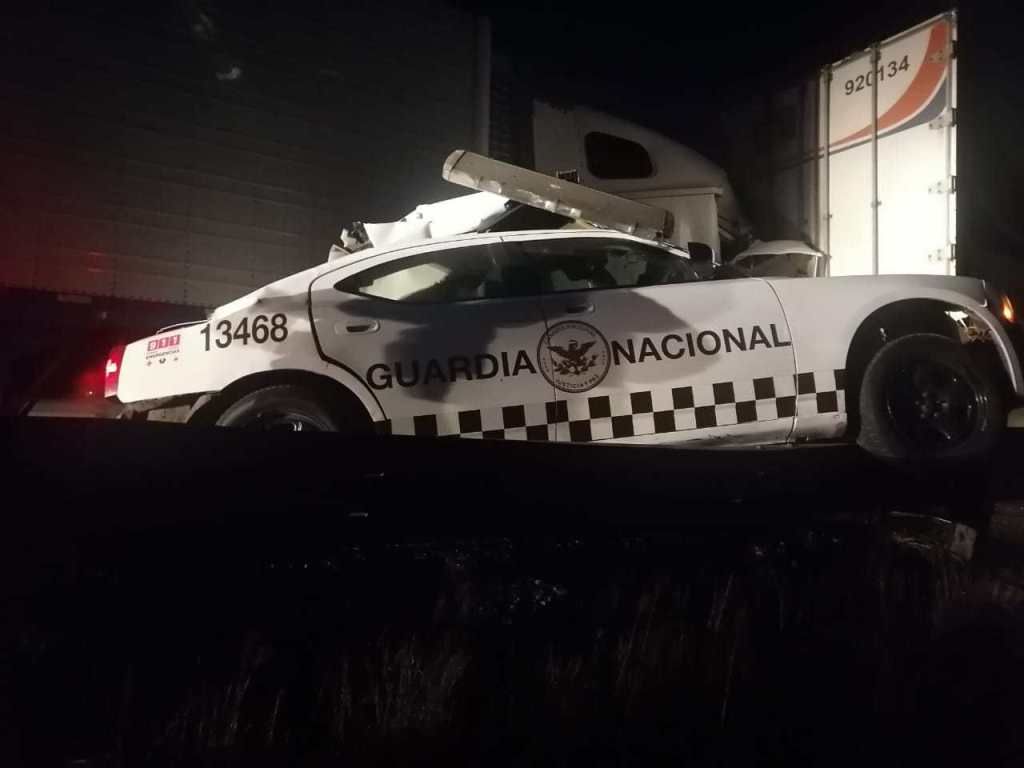 Se impacta trailer contra patrulla de la Guardia Nacional fallecen dos agentes policiacos en Popotitlan 