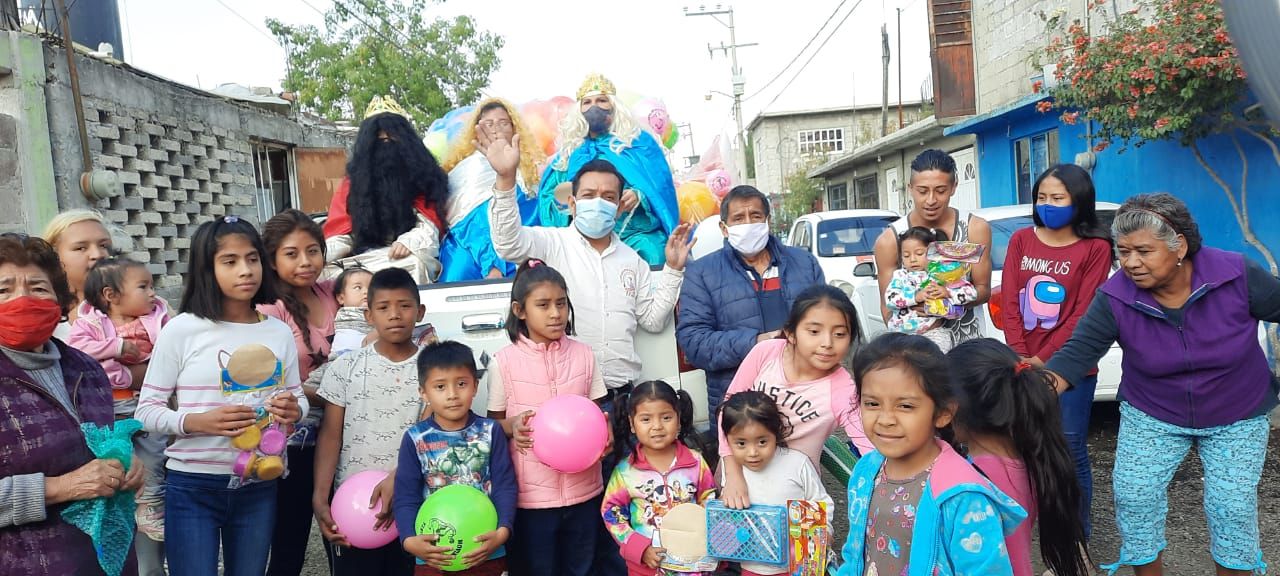 #Antorcha reparte en Ecatepec 12 mil juguetes en 70 colonias populares por Día de Reyes Magos
