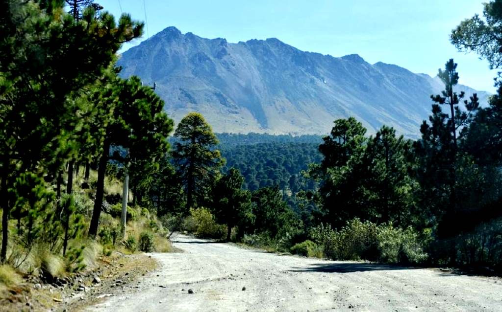 Ante semáforo rojo el Parque Nacional Iztaccíhuatl Popocatépetl y Nevado de Toluca permanecerán cerrados
