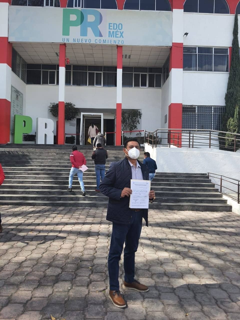  Fernando Gonzalez Mejía presento  su carta de manifestacion de intencion,  para participar en el próximo proceso electoral como precandidato a presidente Municipal de los Reyes 