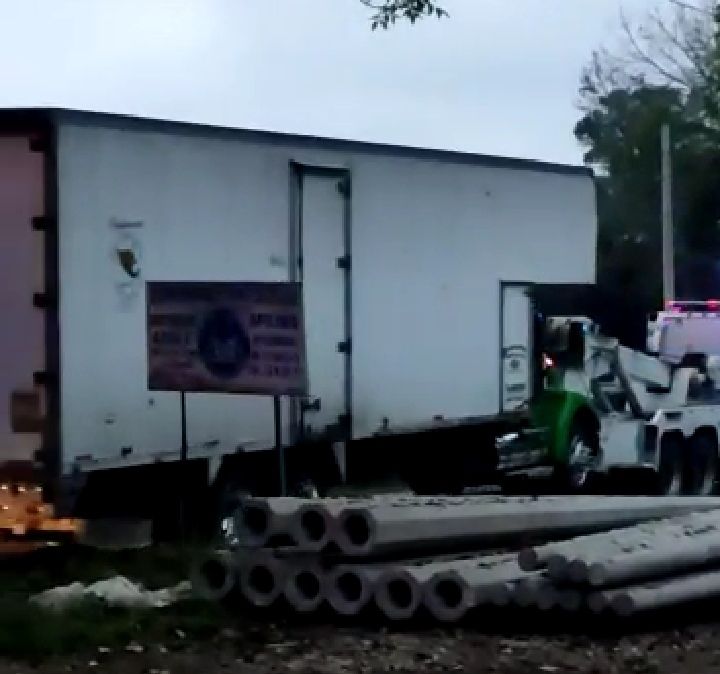 Asegura fuerza civil camión cargado con muebles
