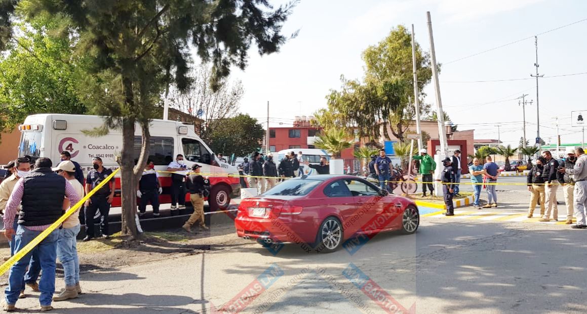 Abogado es acribillado a tiros dentro de su automóvil en Coacalco