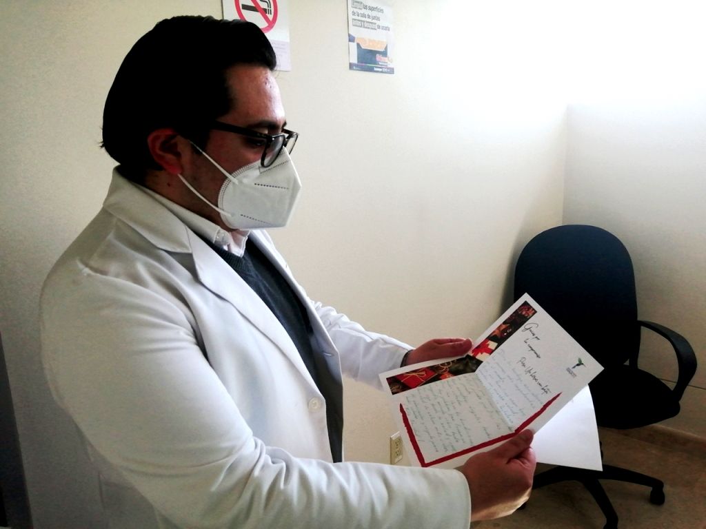 El personal médico del ISSEMyM recibe cartas de agradecimiento y solidaridad frente a pandemia por COVID-19
