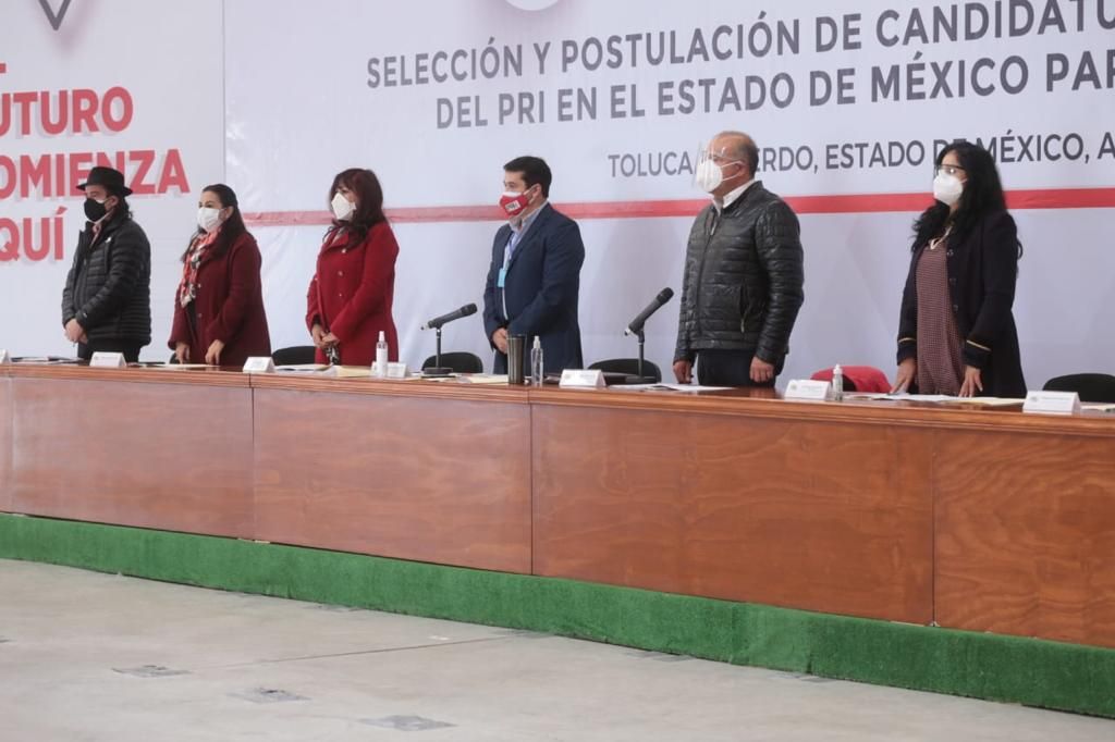 #PRI Estado de México registró a 33 aspirantes a diputados federales  