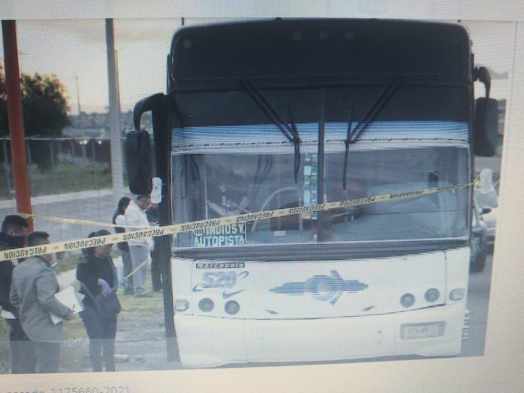 #Pasajeros matan a golpes a asaltante de transporte público en la México-Pachuca