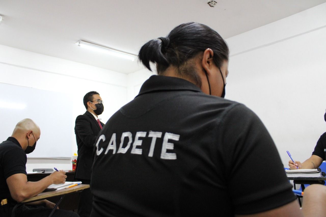 Capacitan a nuevos Policías de Chimalhuacán con medidas sanitarias