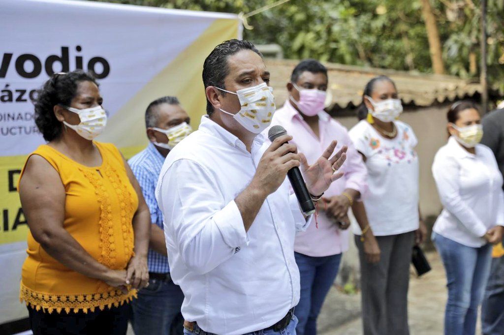 Crece el PRD en Guerrero; toma protesta Evodio Velázquez a promotores de la zona Norte 