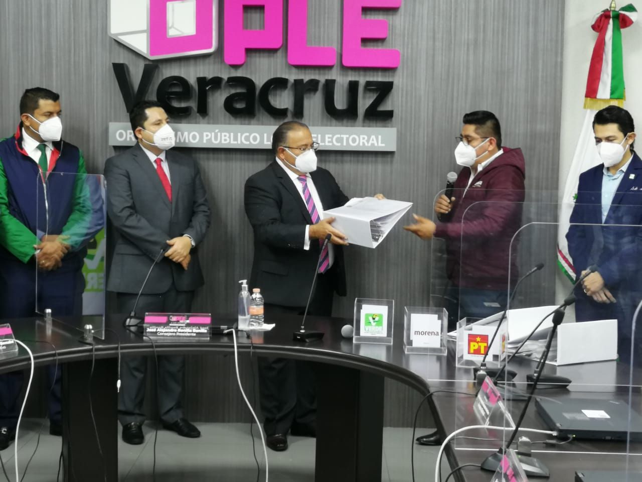 Alejandro Bonilla del (OPLE) lacayo de Cuitláhuac García se pone de tapete ante Zepeta
