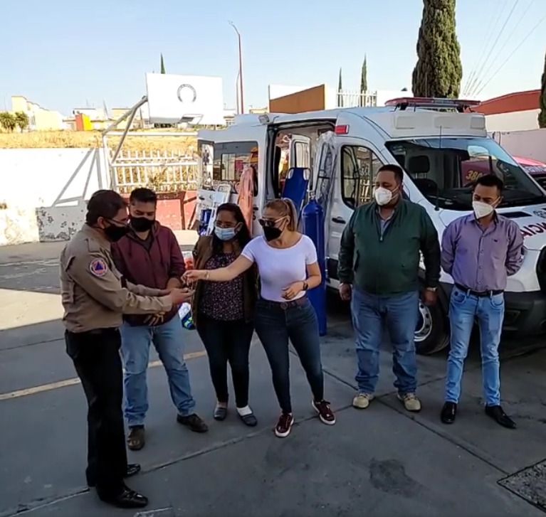 El #gobierno de Chicoloapan al frente de #Nancy Gómez: realizó la entrega de una #ambulancia más a #Protección Civil y Bomberos 